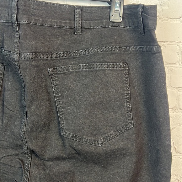 BloomChic Black Stretchy High Rise Jeans Plus Size 20 (2X) & 26 (4X) - Picture 7 of 7